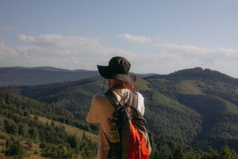 7 Essential Items to Enhance Your Travel Experience
